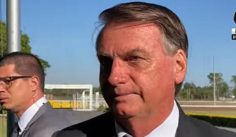 VÍDEO - Bolsonaro se irrita no "cercadinho", "Se não sou eu esse Brasil estava uma desgraça"