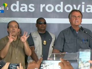  Bolsonaro crítica invasão russa à Ucrânia e diz "O Brasil não mergulhará em aventura"