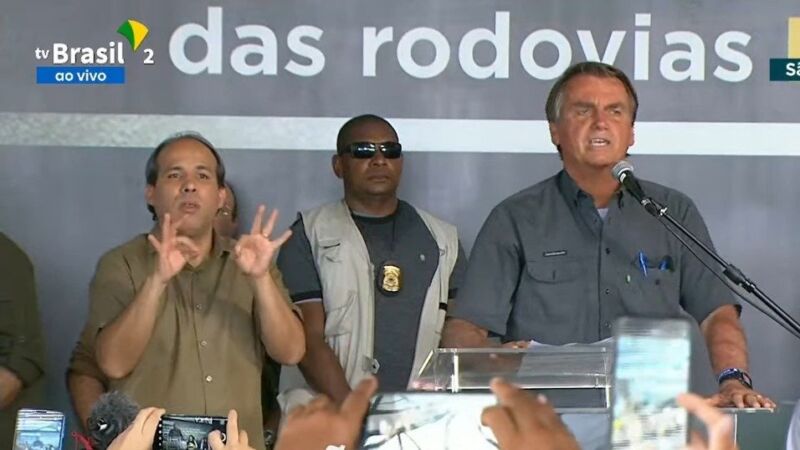  Bolsonaro crítica invasão russa à Ucrânia e diz "O Brasil não mergulhará em aventura"