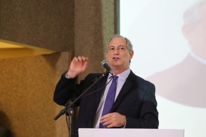 Ciro Gomes "O Brasil não cabe nessa esquerda burra que o PT representa"