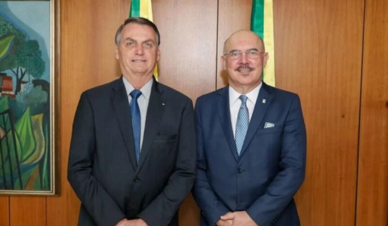 PT pede ao TSE investigação de Jair Bolsonaro e Milton Ribeiro por abuso de poder político.