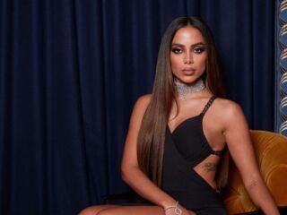 Anitta debocha da decisão do TSE "50 mil? Poxa...menos uma bolsa. FORA BOLSONAROOOOO".