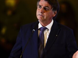 Jair Bolsonaro sobre Lula "Nem a orelha dele é limpa"