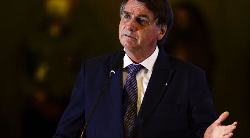 Jair Bolsonaro sobre Lula "Nem a orelha dele é limpa"