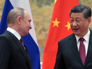 Rússia pede ajuda econômica e militar a China para guerra na Ucrânia .