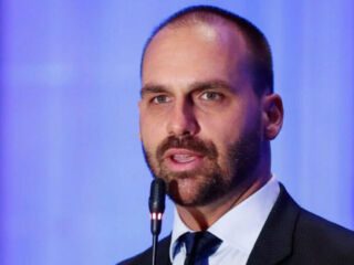 Eduardo Bolsonaro tem emenda suspeita de fraude no valor de R$ 1 milhão.