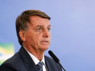 Bolsonaro anuncia fim de taxa extra e conta de luz mais barata.