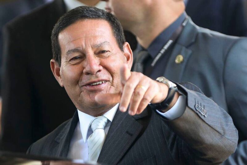 Mourão ironizou investigações contra a ditadura -"Os caras já morreram tudo, pô"