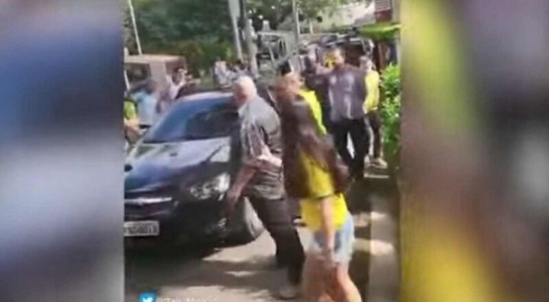 Assista: Carro de Lula é cercado por bolsonaristas em condomínio de Campinas