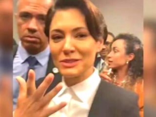 Michelle Bolsonaro responde se vai ter "golpe" - "Receba a glória do Senhor na sua vida!"