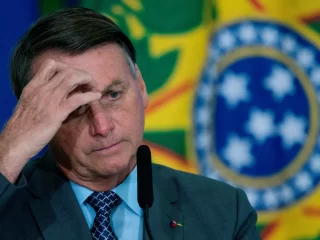 Aversão a Bolsonaro é acentuada entre as mulheres pobres e ricas