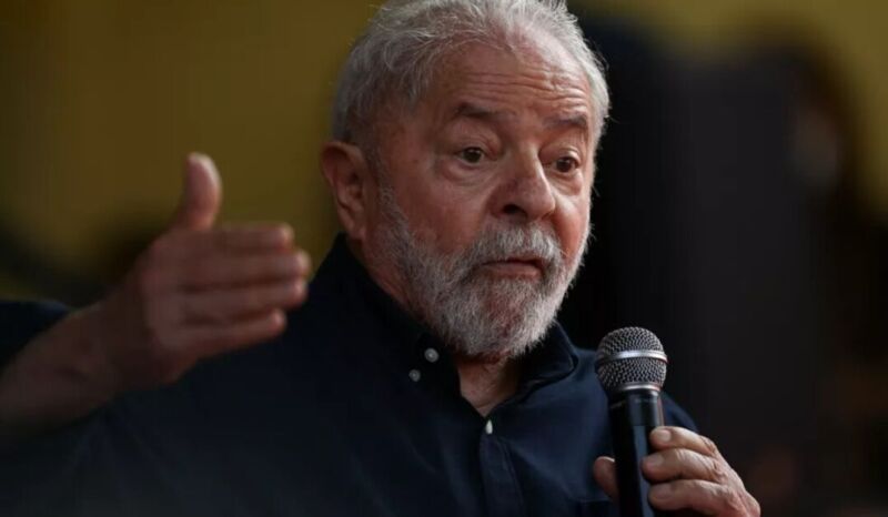 Lula pede desculpa a policiais - "muitas vezes erram, mas salvam vidas".