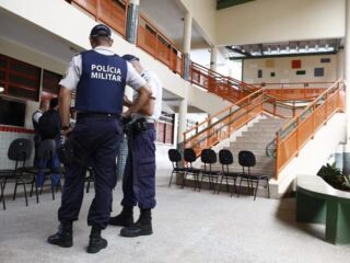 Vice-diretora de escola é exonerada após chamar Policial Militar de "cagão"