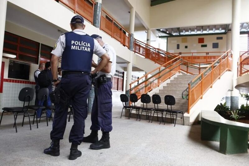 Vice-diretora de escola é exonerada após chamar Policial Militar de "cagão"