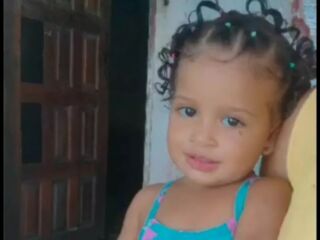 Mulher é presa suspeita de matar a própria filha afogada em uma pia, na Bahia