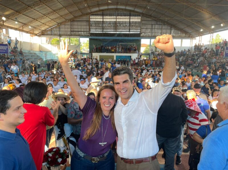 A população de Limoeiro do Ajuru recebeu o governador Helder Barbalho com festa nesta terça-feira (17), quando fez diversas entregas beneficiando o município.