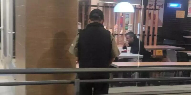 Cliente se revolta por segurança da McDonald's não poder usar agasalho por conta de uniforme