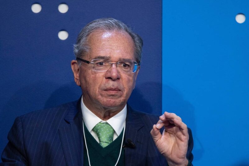 Paulo Guedes diz que democracia brasileira é "barulhenta, mas é confiável".