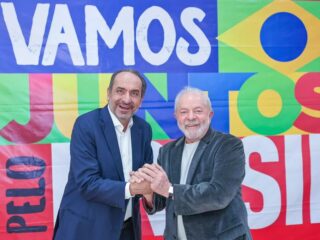 Lula sela acordo com PSD e posa com Kalil em Minas Gerais
