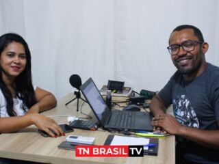 A hipnoterapeuta Enne Souza visita os estúdios do TN BRASIL TV