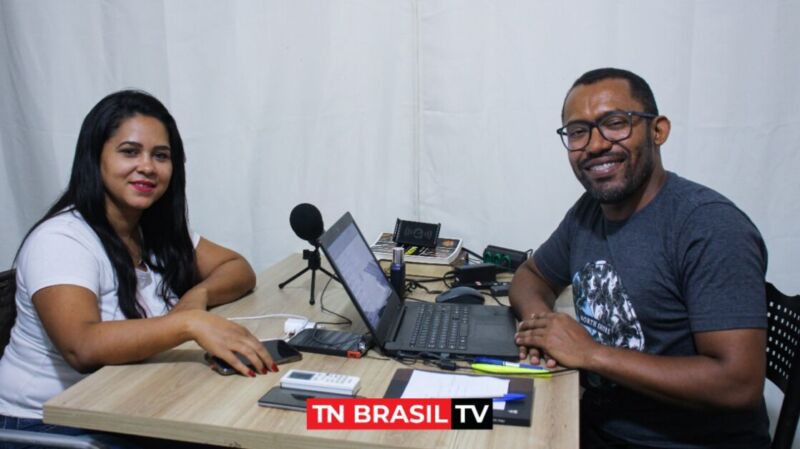 A hipnoterapeuta Enne Souza visita os estúdios do TN BRASIL TV