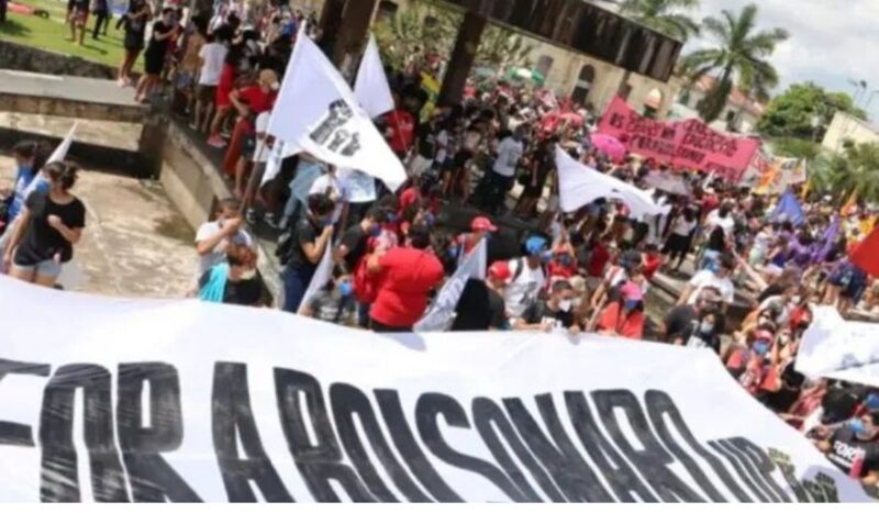 Manifestação acontece em Belém contra os cortes orçamentários na UFPA