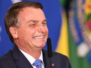 Bolsonaro alfineta ator de 'Hulk' e se compara ao Capitão América