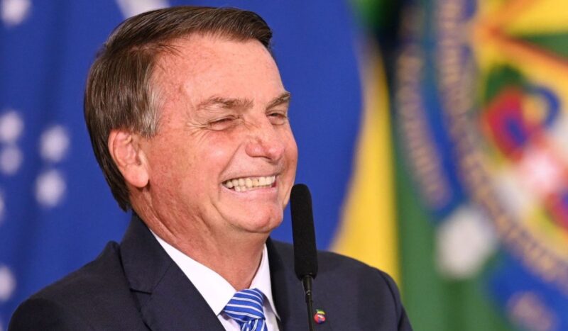 Bolsonaro alfineta ator de 'Hulk' e se compara ao Capitão América