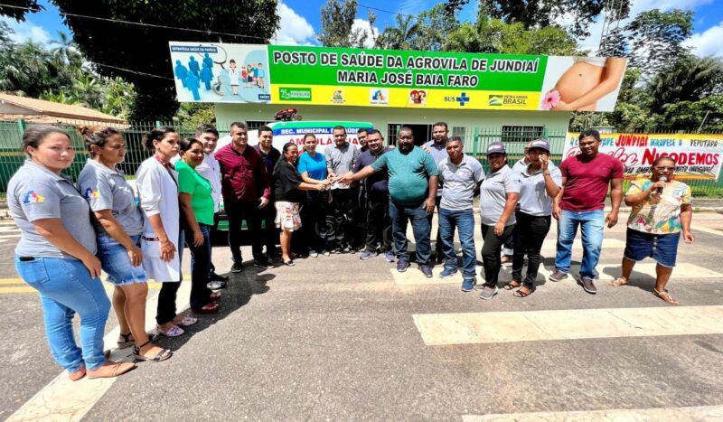 Renilce Nicodemos entrega ambulância em Inhangapi