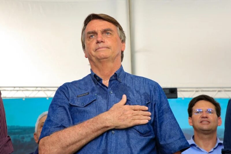 Bolsonaro desafia TSE e diz duvidar de "coragem" para cassar sua candidatura