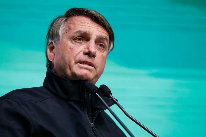 Bolsonaro veta volta do despacho gratuito de bagagens em voos