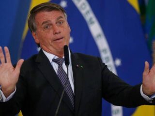 Bolsonaro diz que Jesus Cristo "não comprou pistola porque não tinha"