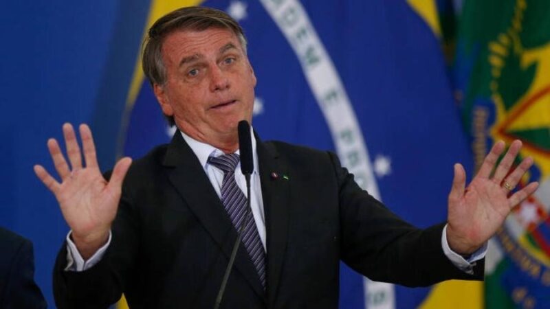 Bolsonaro diz que Jesus Cristo "não comprou pistola porque não tinha"