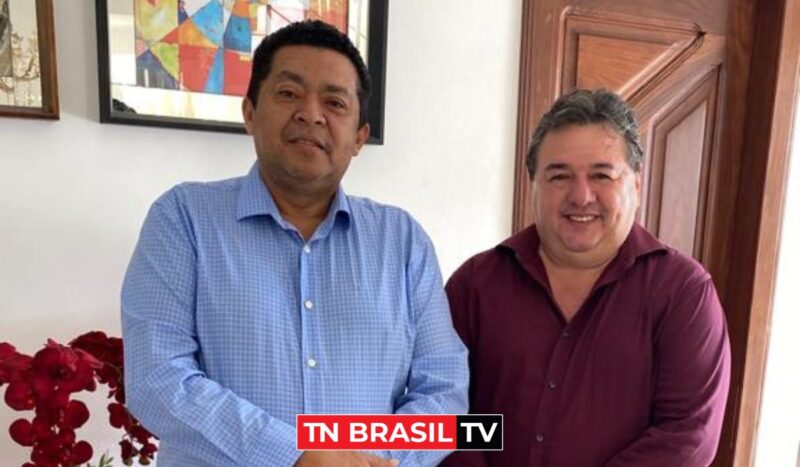 Jair Bezerra parabeniza o pré-candidato ao Senado, Beto Faro, por mais um ano de vida