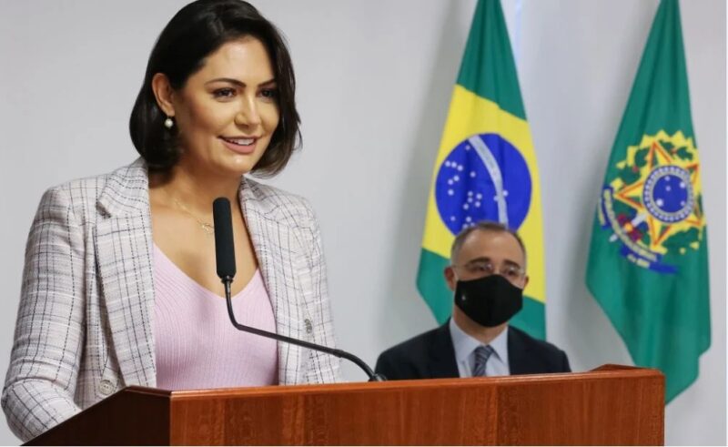 Vídeo: Michelle Bolsonaro diz que Deus irá provar que Milton Ribeiro é honesto, justo e leal