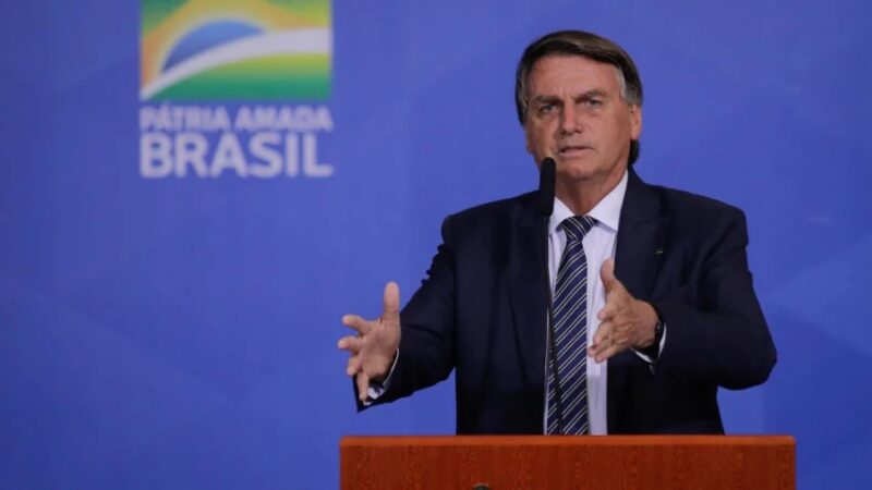 Bolsonaro critica aborto em criança vítima de estupro: ‘Morte de um bebê saudável’