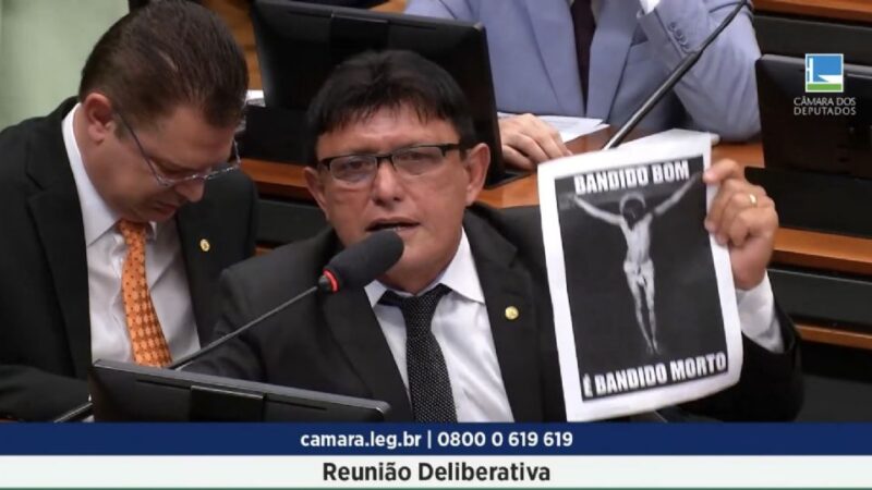 Vídeo: Deputado Éder Mauro defende fuzilamento de professora