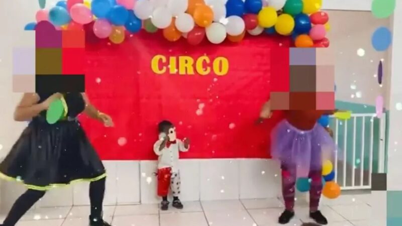 Mãe denuncia caso de racismo contra o filho fantasiado de macaco em uma escola municipal de SP