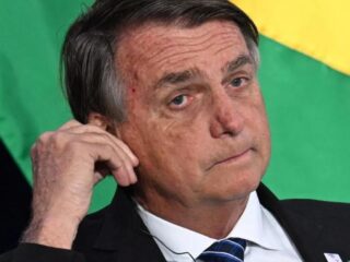 Bolsonaro critica Anitta por pedir a legalização da maconha em live