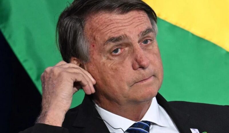 Bolsonaro critica Anitta por pedir a legalização da maconha em live