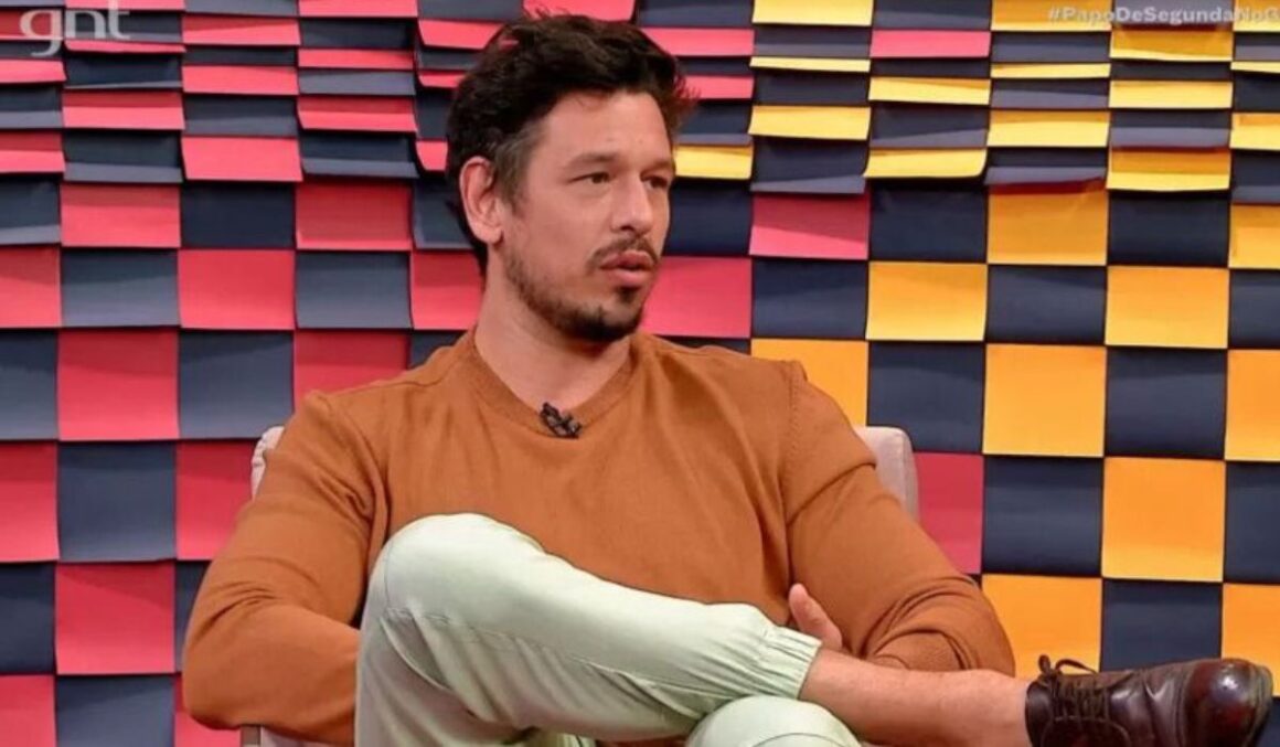 Ator João Vicente de Castro revela que chora transando