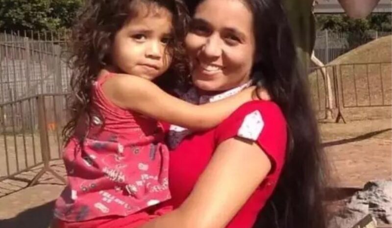 Mãe é suspeita de matar filha de 3 anos e ferir outro filho no pescoço