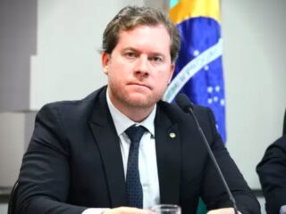 Marx Beltrão "Isso é falta de humanidade" em crítica ao Prefeito de Coruripe que não entregou água e cestas básicas doadas pelo deputado há 40 dias