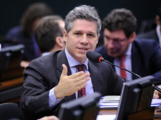 Paulo Teixeira rebate Braga Netto por ameaçar eleições: “Verá o sol nascer quadrado”