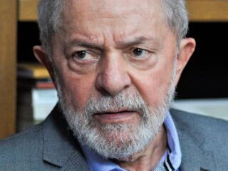 "Estão tentando fazer das eleições uma guerra", diz Lula em Brasília