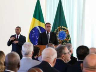 PT pede que o TSE retire do ar vídeos do encontro de Bolsonaro com os embaixadores