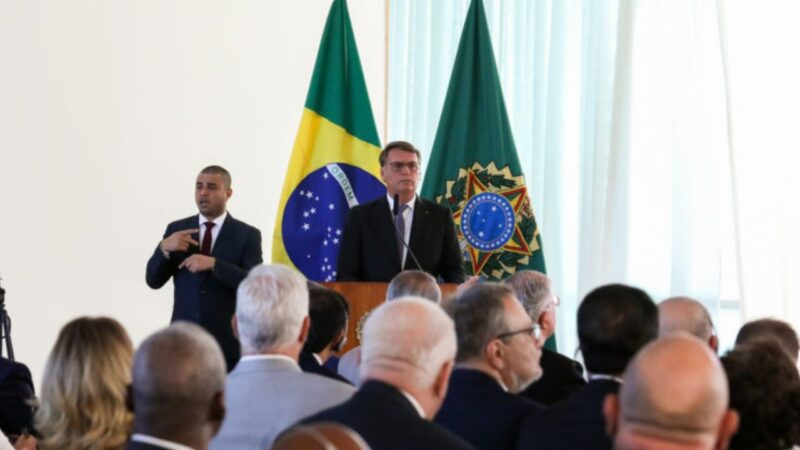 PT pede que o TSE retire do ar vídeos do encontro de Bolsonaro com os embaixadores