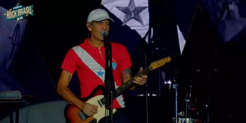 Guitarrista da Legião Urbana faz show com a camisa do Pará e o escudo do Paysandu