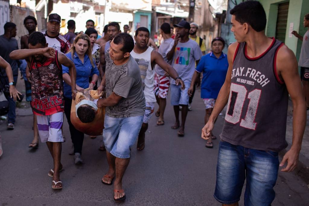 “Você que se solidarize com essas pessoas”, diz Bolsonaro sobre vítimas no Complexo do Alemão
