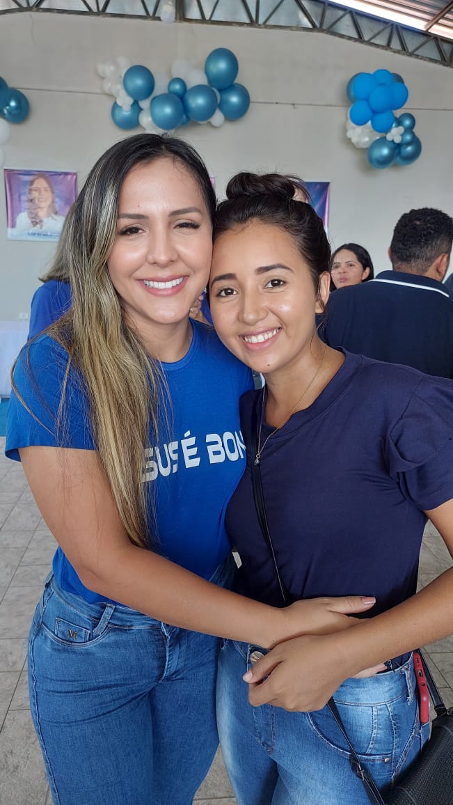 Andreia Siqueira com Alessandra Coelho pousam pra foto